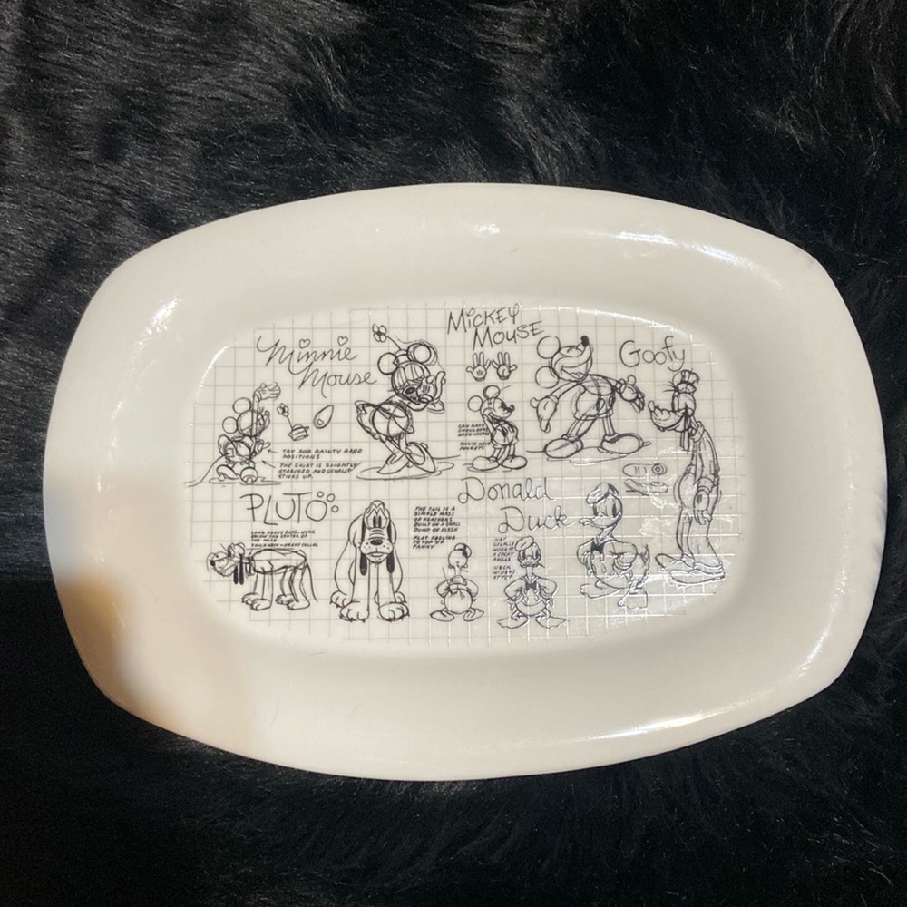 Disney serving tray‎